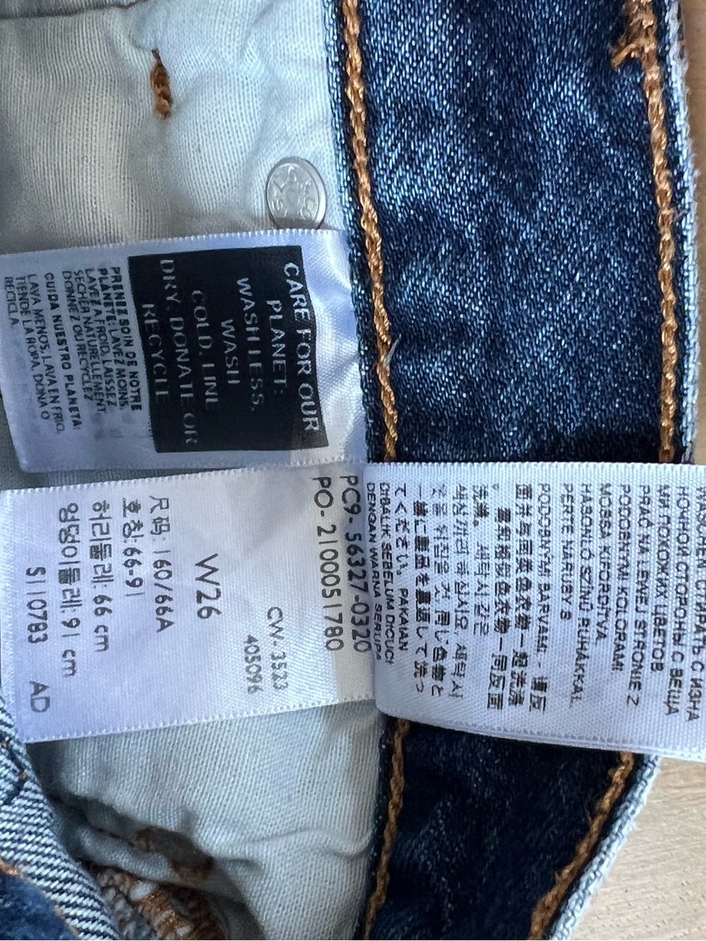 Levi’s dark 501 cut off shorts - Picture 3 of 5